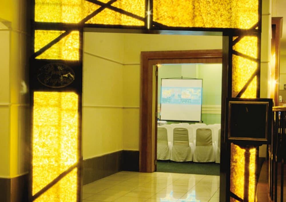 The Bellavista Hotel Lapu-Lapu City Exterior photo